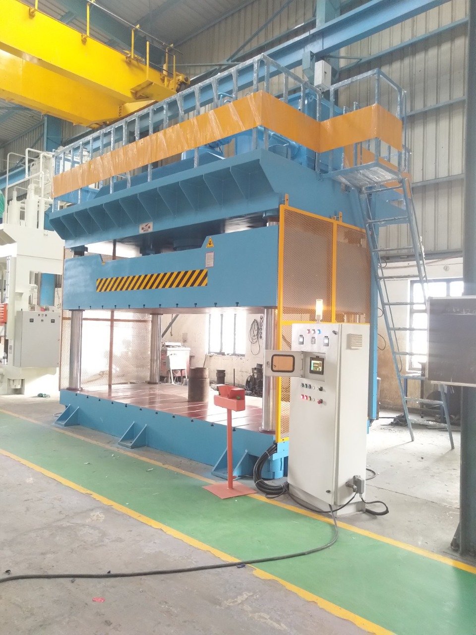 Compression Moulding Presses for Marine Fenders